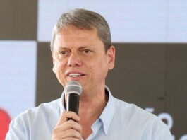 Tarcísio enfrenta resistência de bolsonaristas para candidatura à Presidência