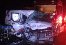 Mulher morre e seis pessoas ficam feridas após batida entre carro, ambulância e três caminhões na Bahia