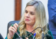 Alba impõe nova regra para viagens internacionais de deputados baianos bancadas com dinheiro público; entenda