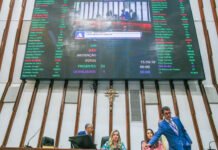 Assembleia Legislativa da Bahia aprova abono salarial para professores que não seriam contemplados com o precatório