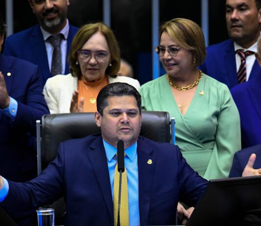 Alcolumbre diz que segue trabalhando em texto alternativo da anistia a condenados do 8 de Janeiro