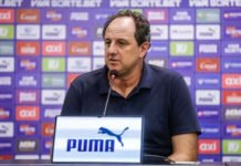 Rogério Ceni destaca atuação do Bahia e rebate críticas do Palmeiras sobre gramado da Fonte Nova: ‘Fica feio’