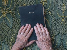 Santa Catarina: Pastor é condenado a indenizar fiel que teve segredo revelado durante culto em fevereiro de 2025