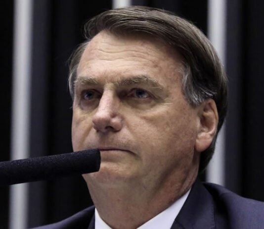 Supremo mantém medidas restritivas e prisão domiciliar de Bolsonaro: Moraes fala em evitar risco de fuga; saiba mais