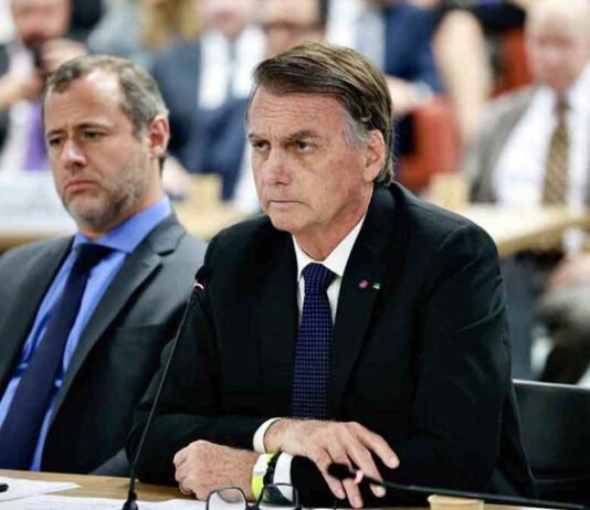 Medalha exibida por Bolsonaro no STF deve ser cassada pelo Comando do Exército no governo Lula caso ocorra punição militar
