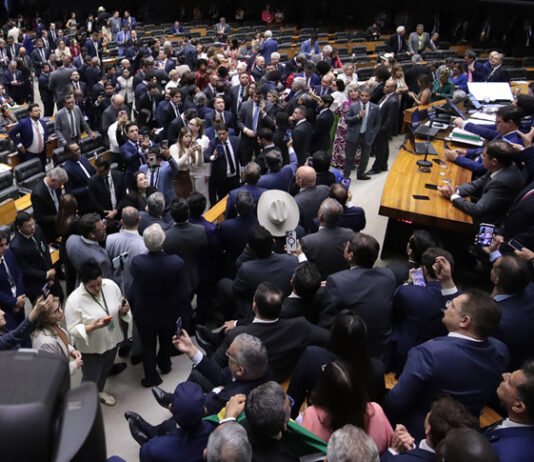Com resistência do PL ao PT, PEC da Blindagem não deve avançar no Senado