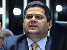 Davi Alcolumbre tenta construir projeto alternativo à anistia que não contempla Bolsonaro mesmo com resistência; veja