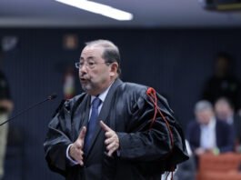 No STF, defesa de Bolsonaro contesta acusações e pena de 30 anos