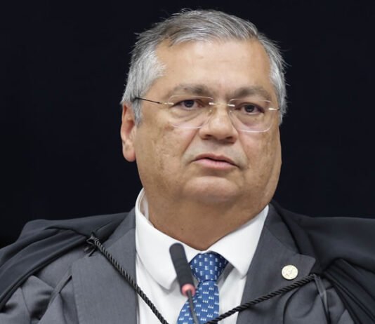 Dino vota para condenar Jair Bolsonaro e mais 7 por golpe de Estado e placar é de 2 a 0 e faltam três ministros; confira