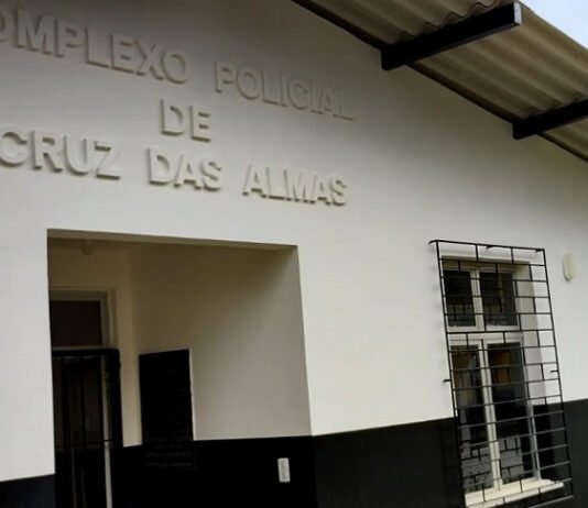 Polícia Civil impede a fuga de detentos na Delegacia de Cruz das Almas no último final de semana: quatro planejavam escapar por um buraco na cela; confira