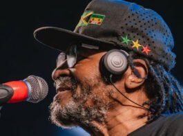 Cantor baiano Edson Gomes é confirmado no Lollapalooza Brasil 2026 e estreia no festival aos 70 anos