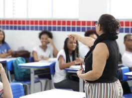 Lista de professores beneficiados com R$ 68,6 milhões em licenças-prêmios é divulgada pelo governo da Bahia; confira