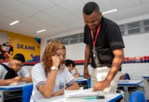 Bahia pagará 2% acima do piso nacional com reajuste dos professores aprovado por deputados na AL-BA; veja os valores