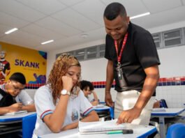Bahia pagará 2% acima do piso nacional com reajuste dos professores aprovado por deputados na AL-BA; veja os valores