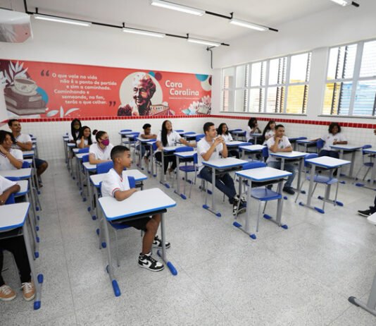 Com lei na Bahia: prevenção de gravidez precoce se tornou conteúdo obrigatório em escolas estaduais do estado; confira