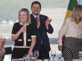 Em meio à pressão por anistia a golpistas, Gleisi Hoffmann convoca ministros para reunião nesta segunda