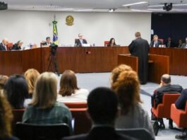 STF: defesa de Bolsonaro é ouvida em julgamento por trama golpista