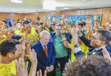 Lula diz que religião não pode ser explorada eleitoralmente e que maioria dos deputados ‘pouco’ liga para o povo