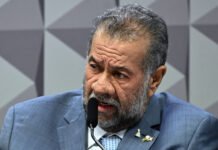 Antes mesmo de encontro de conselho, Carlos Lupi foi avisado da possibilidade de descontos ilegais em aposentadorias
