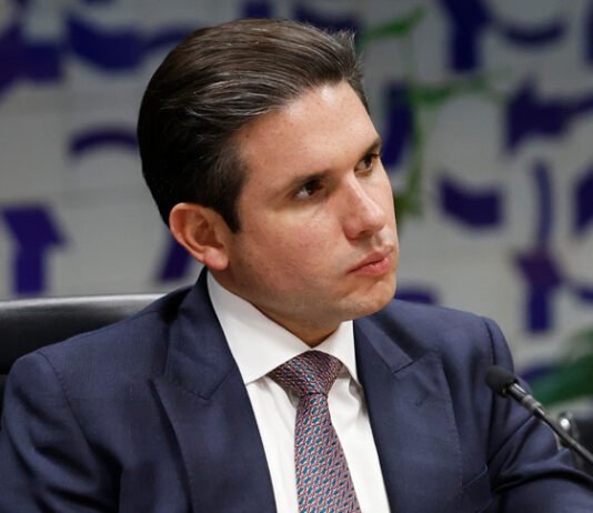 Motta pediu a Vorcaro ‘empréstimo’ de R$ 22 milhões para cunhada; presidente da Câmara diz que a operação foi legal