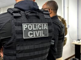 Suspeito de tráfico de drogas é preso após ser denunciado por violência doméstica