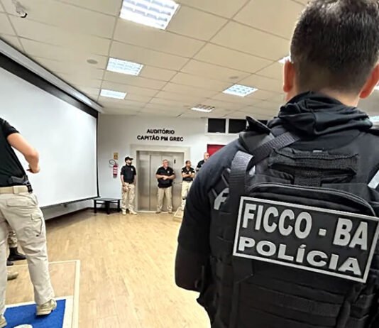 Professor de capoeira baiano é preso em Lisboa suspeito de estuprar a própria filha de quatro anos em Salvador