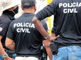 Mãe é presa suspeita de esfaquear filho de 8 anos