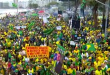 Apoiadores de Bolsonaro protestam em Copacabana e pedem anistia para condenados por atos golpistas