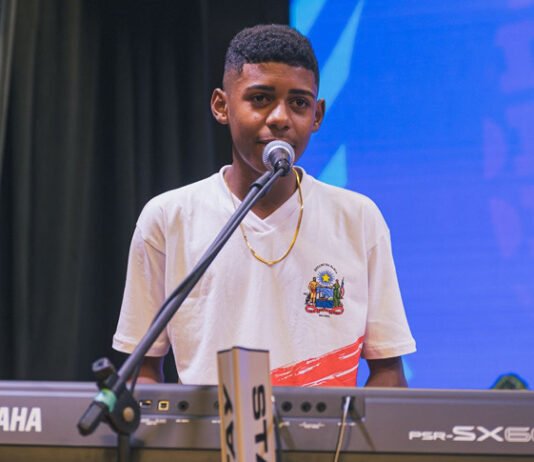 Estudante e cantor de Muniz Ferreira que participou de podcast com Jerônimo Rodrigues lança clipe da música “Plano Perfeito”