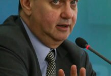 Presidente do partido de Bolsonaro busca apoio de Kassab para aprovar anistia