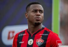 Dudu é expulso, e Osvaldo sai de campo revoltado; volante tem 3 cartões em duas partidas desde retorno ao clube