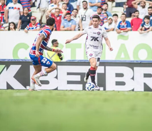 Leão não rugiu: Vitória perde duelo direto contra o Fortaleza e segue sem vencer como visitante no Brasileirão