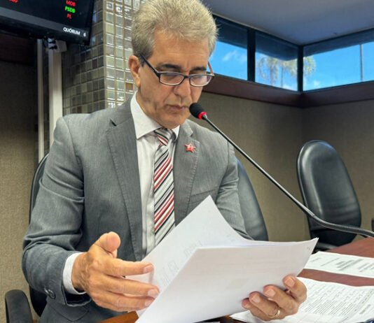 CCJ aprova 10 projetos e convoca reunião extraordinária para analisar decisão judicial sobre o deputado Binho Galinha