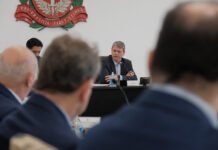 Tarcísio se desculpa por brincadeira com Coca-Cola durante coletiva sobre casos de intoxicação por metanol: ‘Errei’