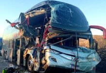 Acidente entre ônibus e carreta deixa um morto e cinco feridos no oeste da Bahia, diz Polícia Rodoviária Federal