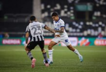 Nestor critica arbitragem após derrota do Bahia para o Botafogo em jogo do Brasileirão: ‘Sempre interfere’