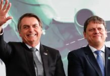 Defesa de Bolsonaro diz que Moraes marcou visita de Tarcísio no dia de posse de Fachin; decisão permitia encontro antes do evento