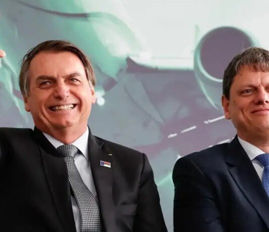 Defesa de Bolsonaro diz que Moraes marcou visita de Tarcísio no dia de posse de Fachin; decisão permitia encontro antes do evento
