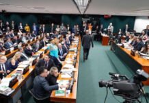 CCJ da Câmara aprova projeto que limita decisões do STF