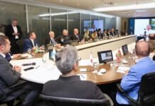 Castro e governadores aliados anunciam ‘consórcio da paz’ em reunião no RJ após megaoperação