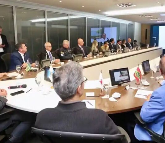 Castro e governadores aliados anunciam ‘consórcio da paz’ em reunião no RJ após megaoperação