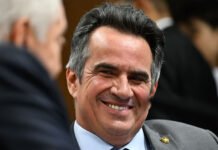 Nas redes sociais, Eduardo Bolsonaro e Ciro Nogueira trocaram alfinetadas e já expõem racha dentro da direita; confira