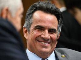 Nas redes sociais, Eduardo Bolsonaro e Ciro Nogueira trocaram alfinetadas e já expõem racha dentro da direita; confira