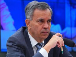 Deputado federal baiano teria se beneficiado de propina e atuado em desvio de emendas, diz Polícia Federal