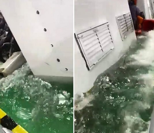 Mar revolto invade ferry-boat Maria Bethânia, quase arrasta motos e passageiros vivem momentos de pânico