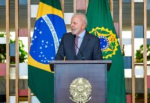 Lula tem aprovação de 51,2% e desaprovação de 48,1%, diz a AtlasIntel; em setembro, aprovação era de 50,8%