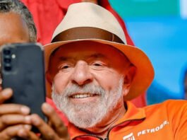 A um ano das eleições 2026, oposição de direita está cometendo erros que têm aberto caminho para Lula se fortalecer