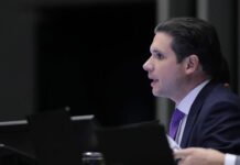 Hugo Motta chama de ‘abuso’ cobrança de mala de mão por companhias aéreas e dispara: ‘Câmara não vai aceitar’