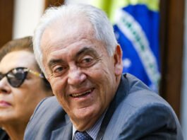 Chapa nas eleições de 2026 deverá ser discutida durante viagem dos senadores baianos com o presidente Lula; entenda