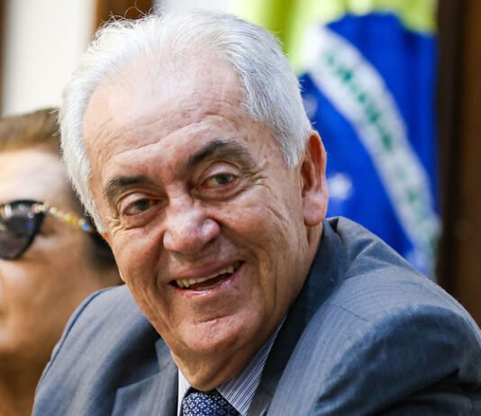Chapa nas eleições de 2026 deverá ser discutida durante viagem dos senadores baianos com o presidente Lula; entenda